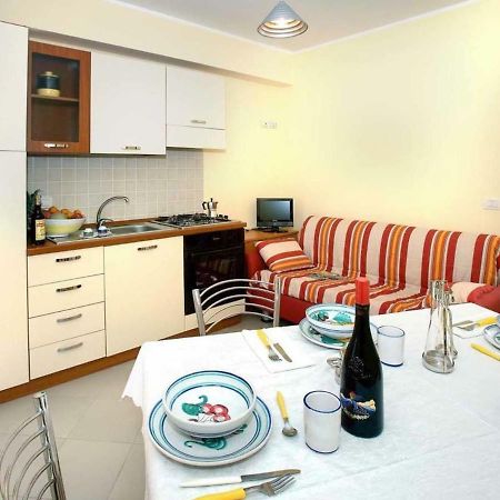 Riviera Ionica Aparthotel Santa Teresa Di Riva Bagian luar foto