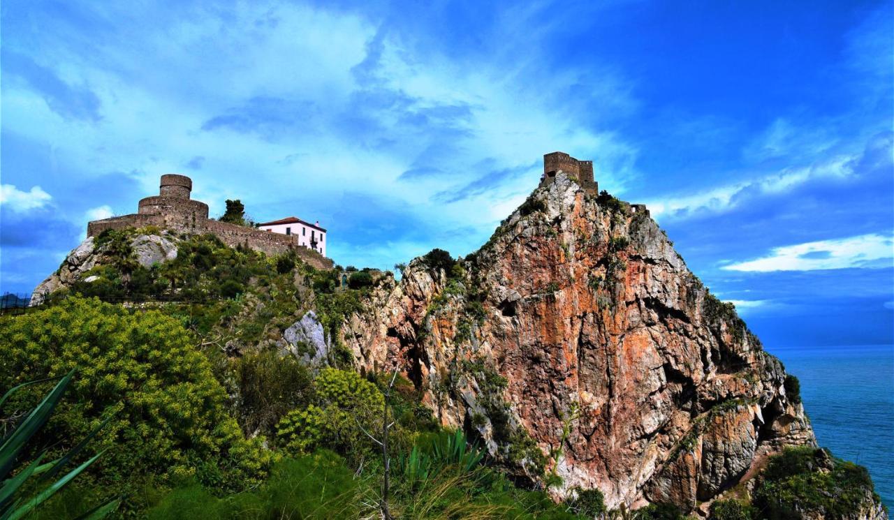 Riviera Ionica Aparthotel Santa Teresa Di Riva Bagian luar foto