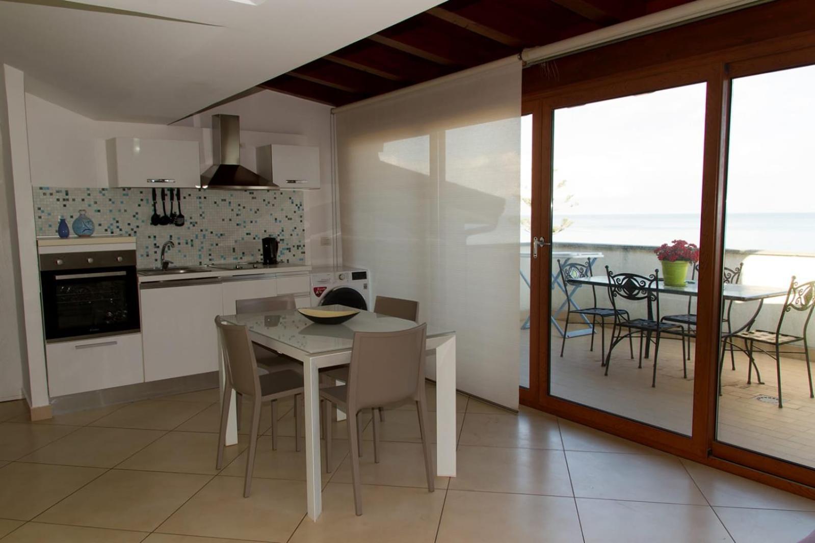 Riviera Ionica Aparthotel Santa Teresa Di Riva Bagian luar foto