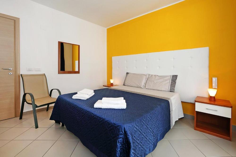Riviera Ionica Aparthotel Santa Teresa Di Riva Bagian luar foto