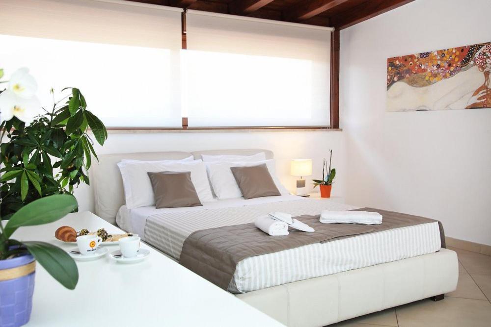 Riviera Ionica Aparthotel Santa Teresa Di Riva Bagian luar foto