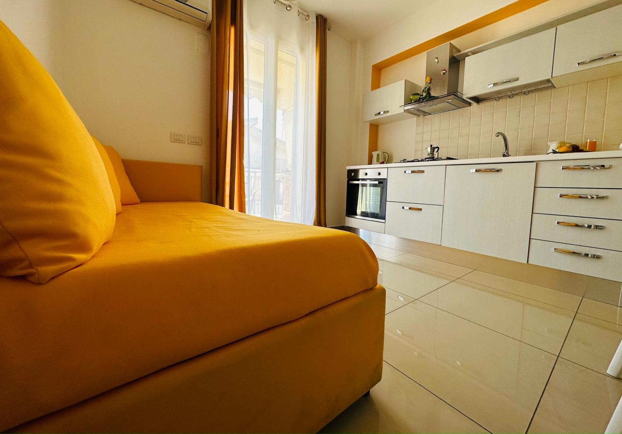 Riviera Ionica Aparthotel Santa Teresa Di Riva Bagian luar foto