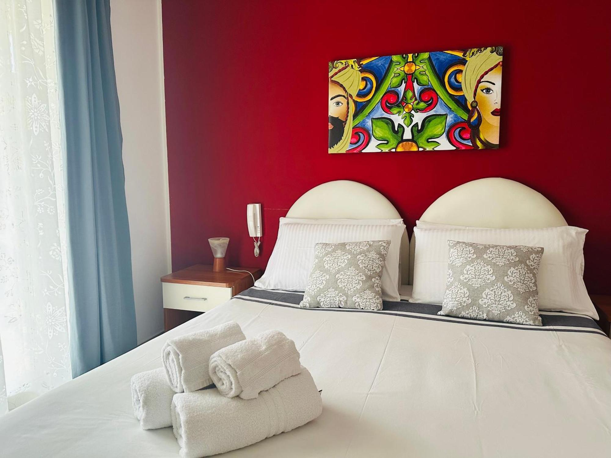 Riviera Ionica Aparthotel Santa Teresa Di Riva Bagian luar foto