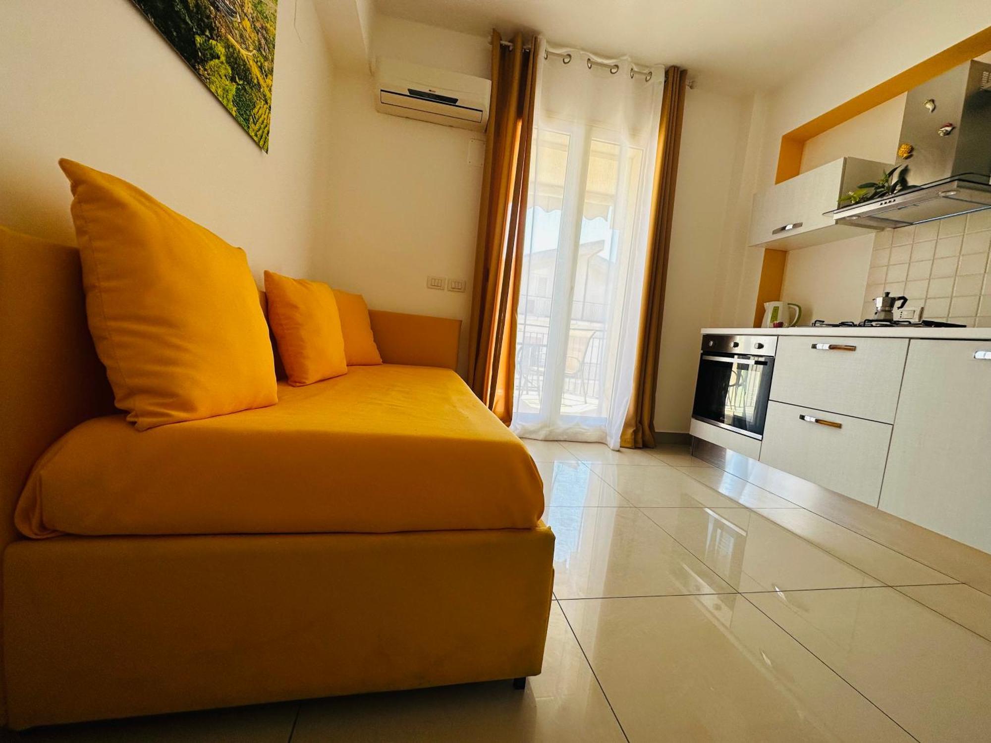 Riviera Ionica Aparthotel Santa Teresa Di Riva Bagian luar foto