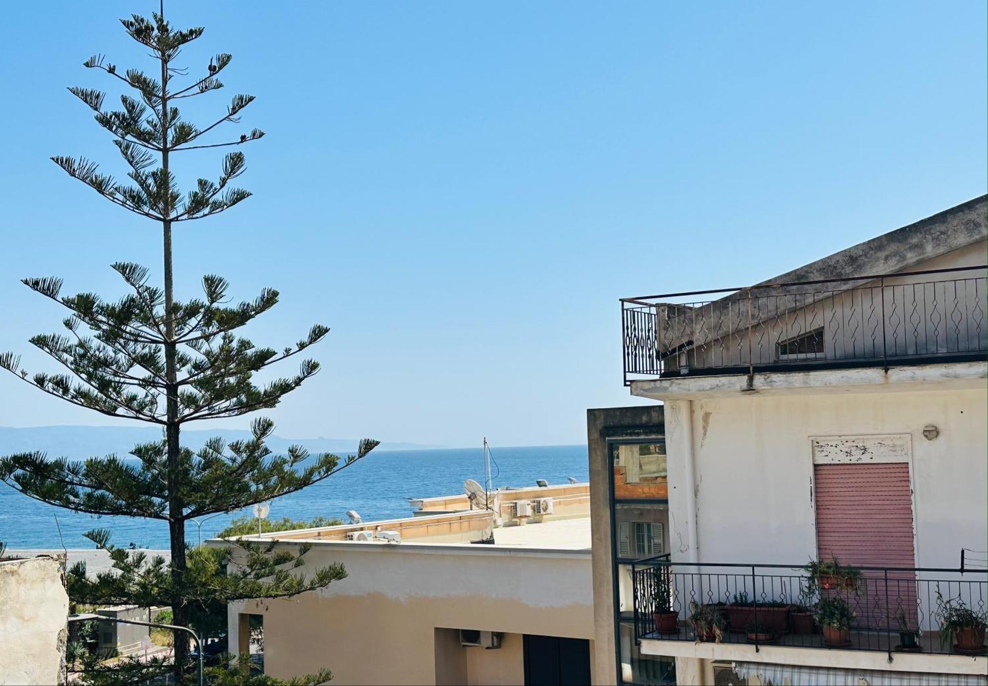 Riviera Ionica Aparthotel Santa Teresa Di Riva Bagian luar foto