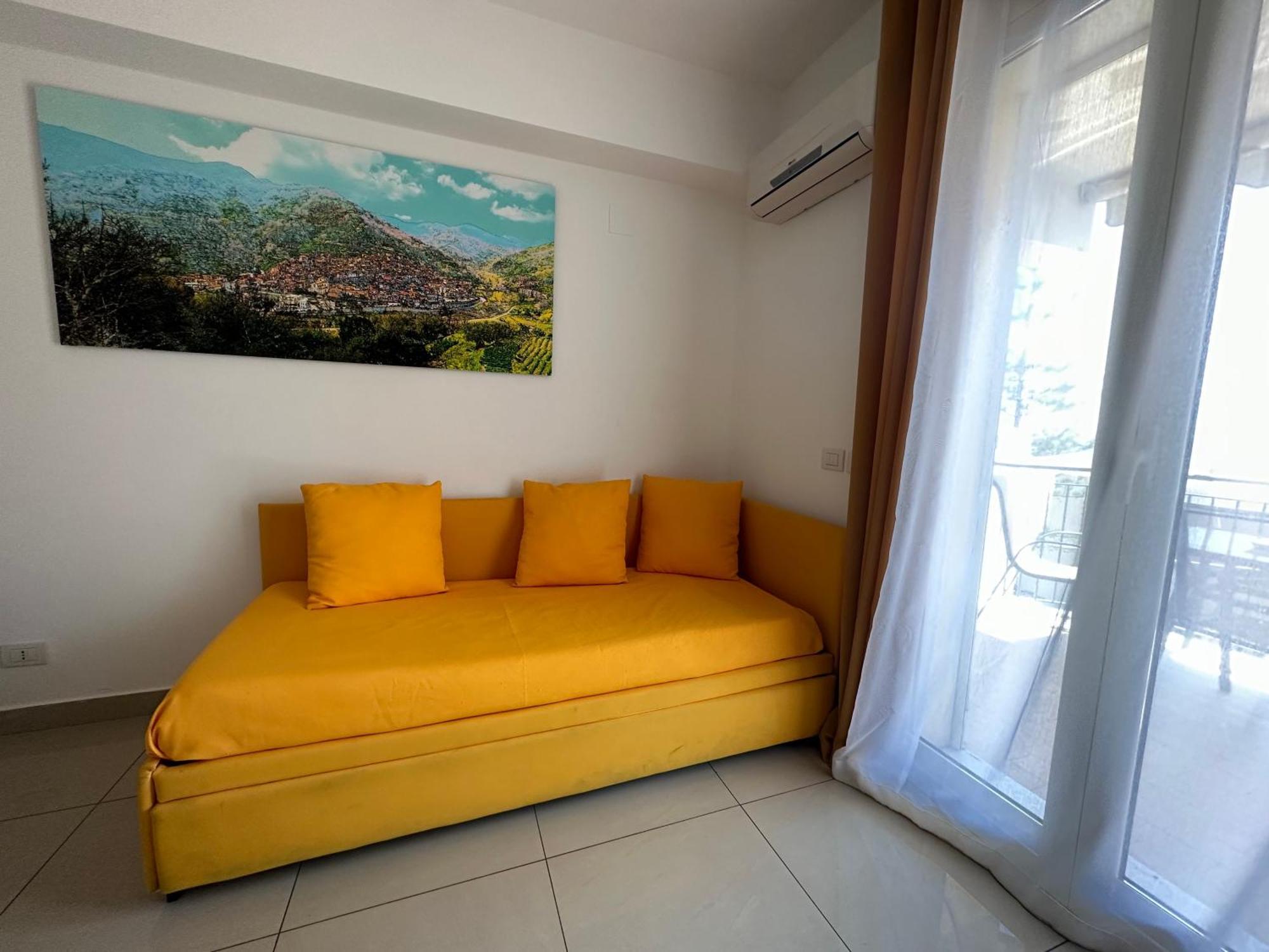 Riviera Ionica Aparthotel Santa Teresa Di Riva Bagian luar foto