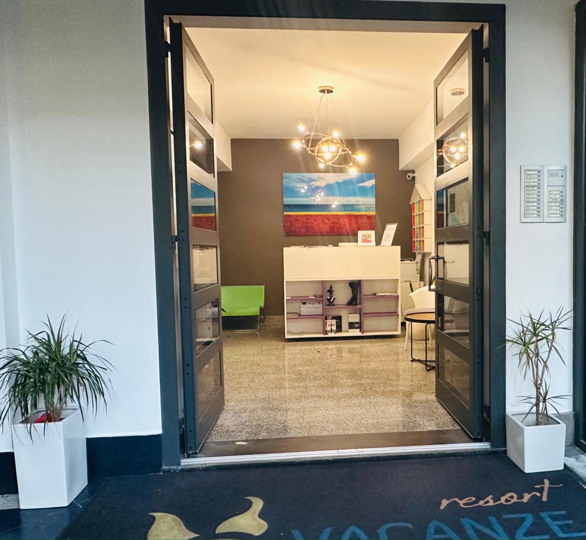 Riviera Ionica Aparthotel Santa Teresa Di Riva Bagian luar foto