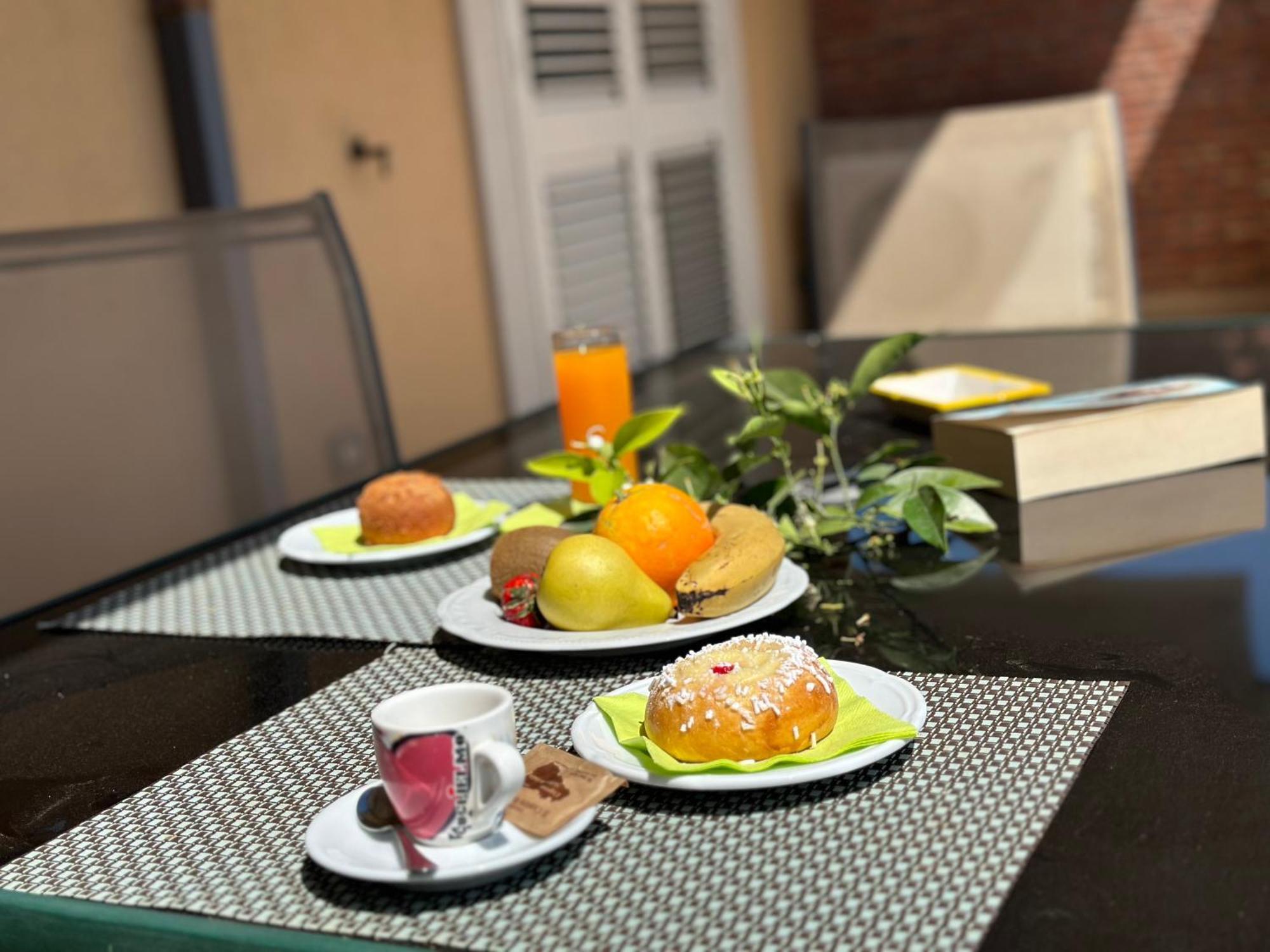 Riviera Ionica Aparthotel Santa Teresa Di Riva Bagian luar foto